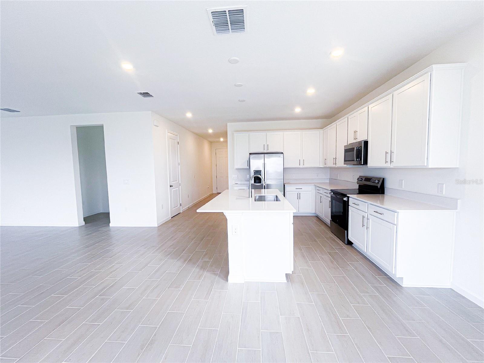 SCENIC TER SOUTH PH I - Residential Lease