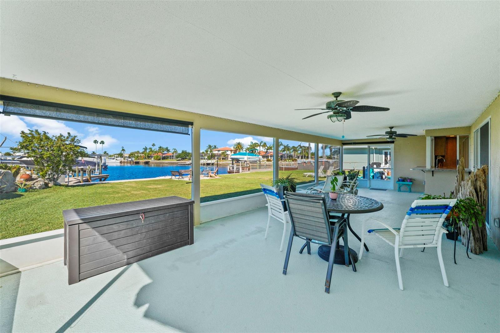 FLOR A MAR - Residential