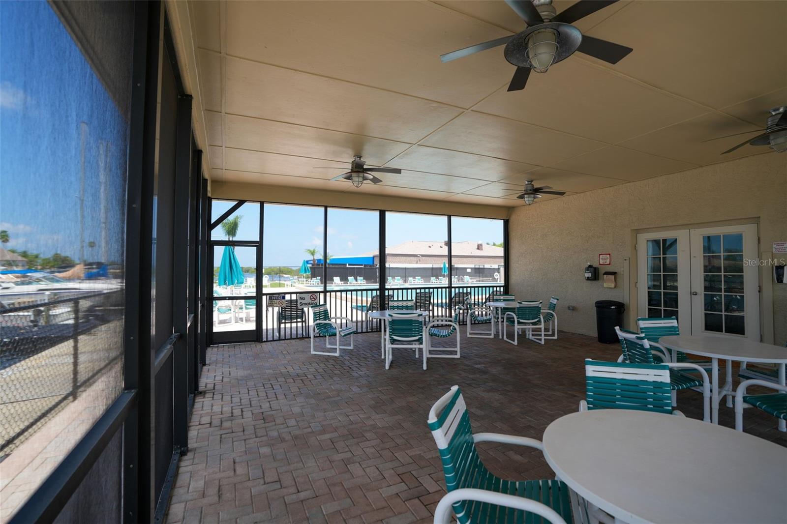 FLOR A MAR - Residential