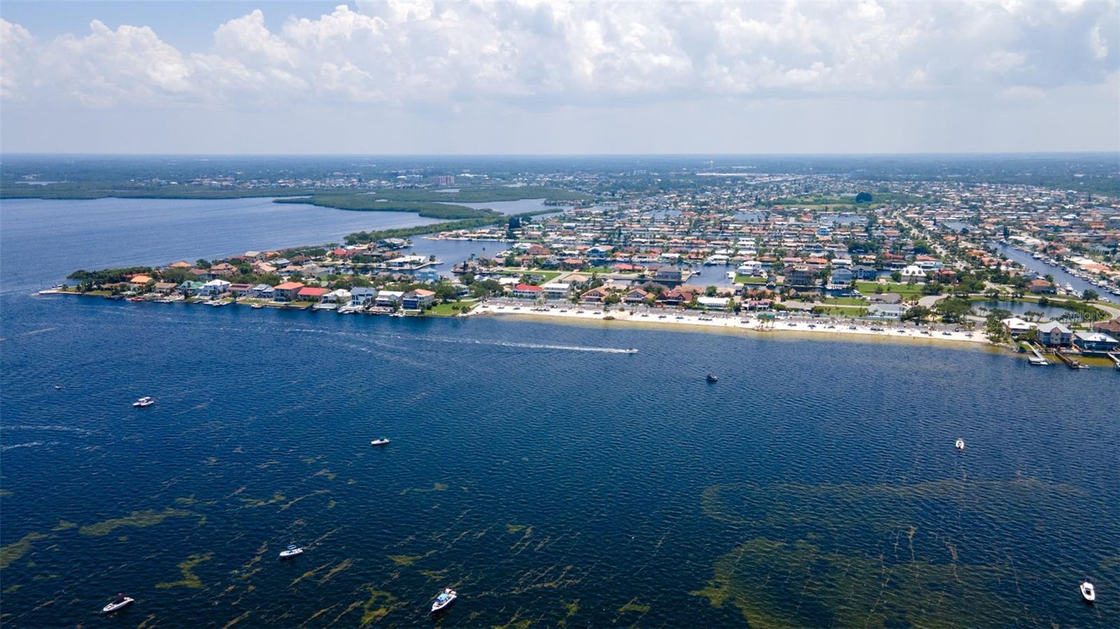 FLOR A MAR - Residential