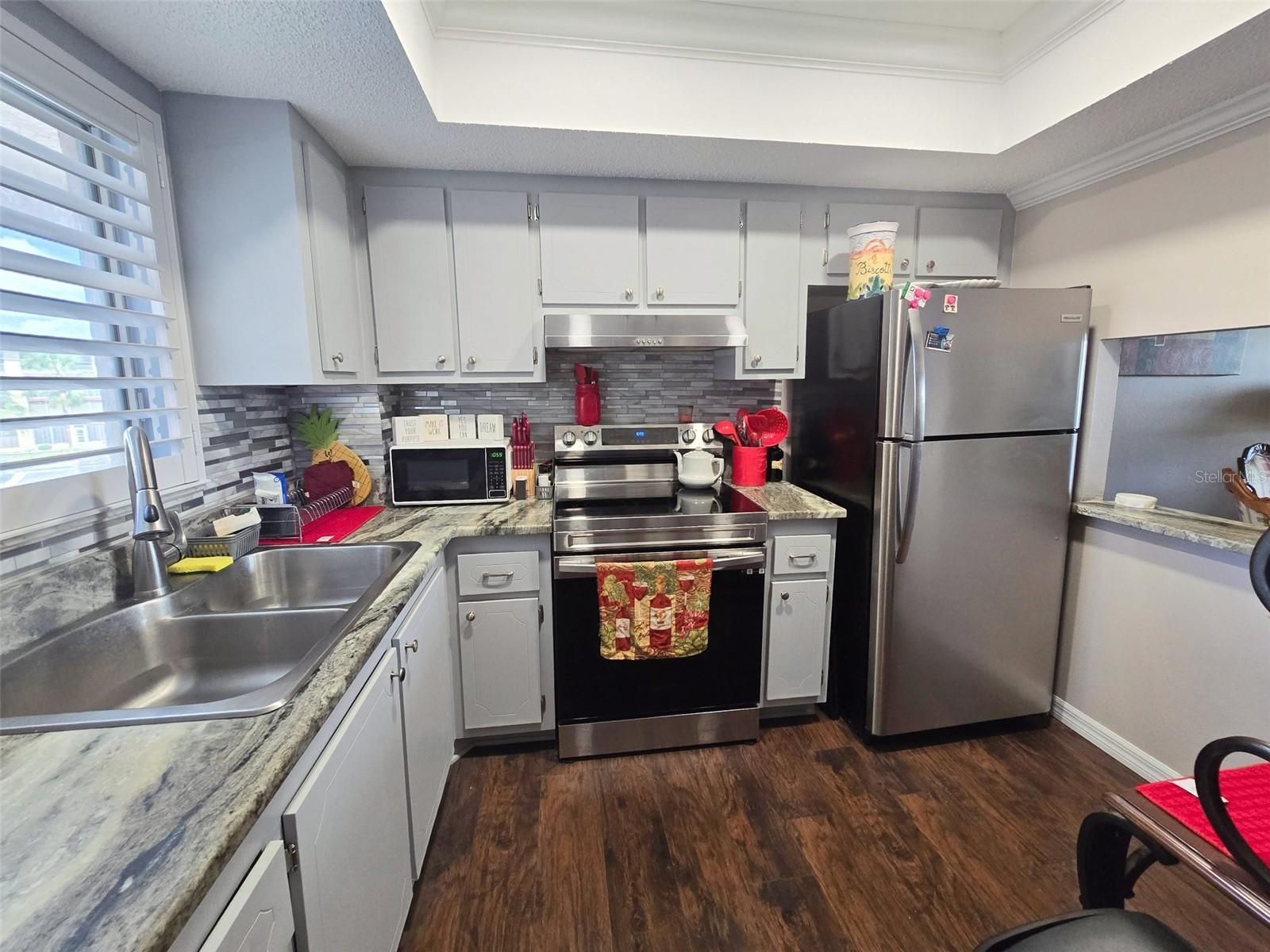 BAYSHORE ON THE LAKE APTS SEC 3 - Residential Lease