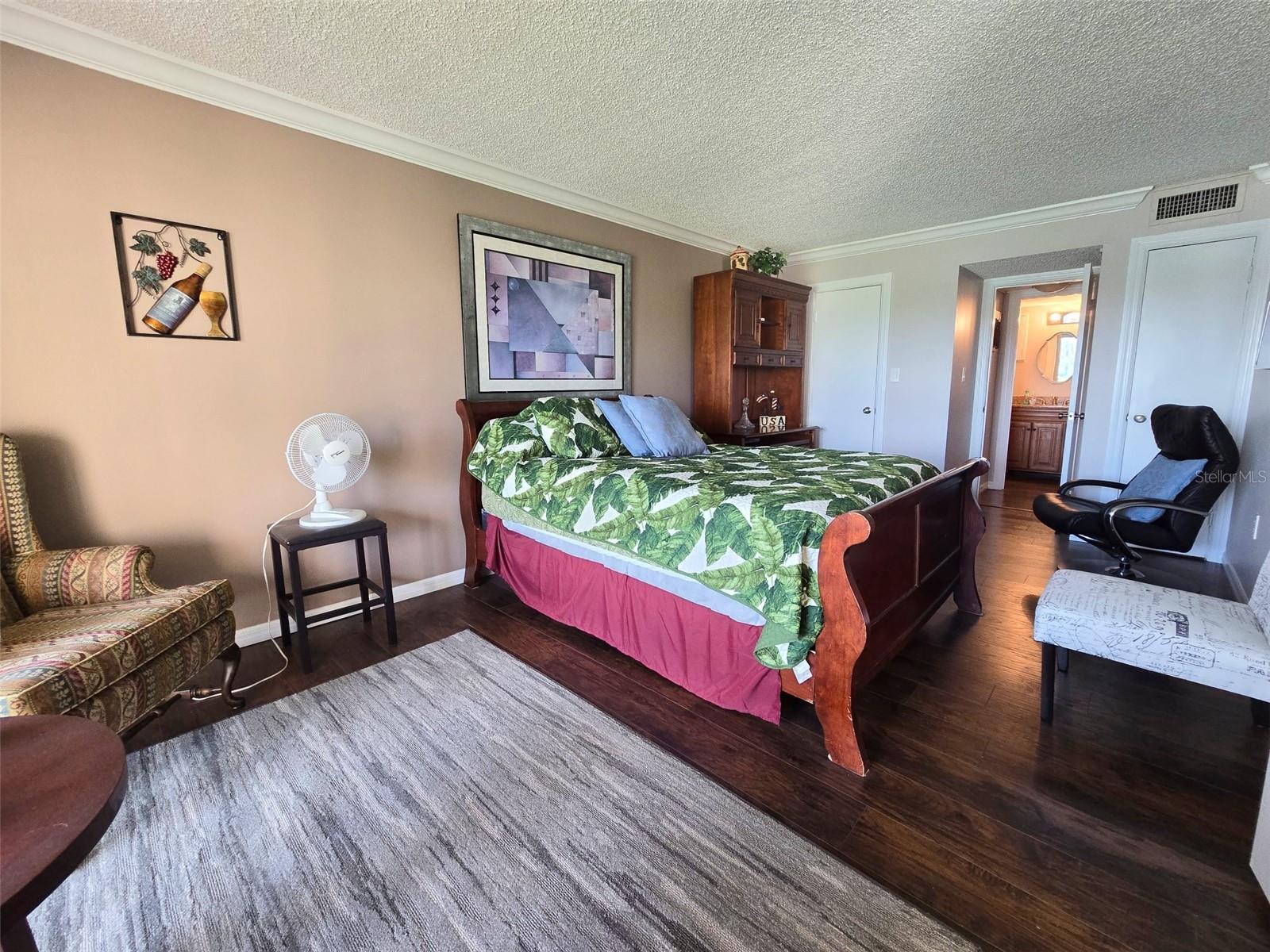 BAYSHORE ON THE LAKE APTS SEC 3 - Residential Lease