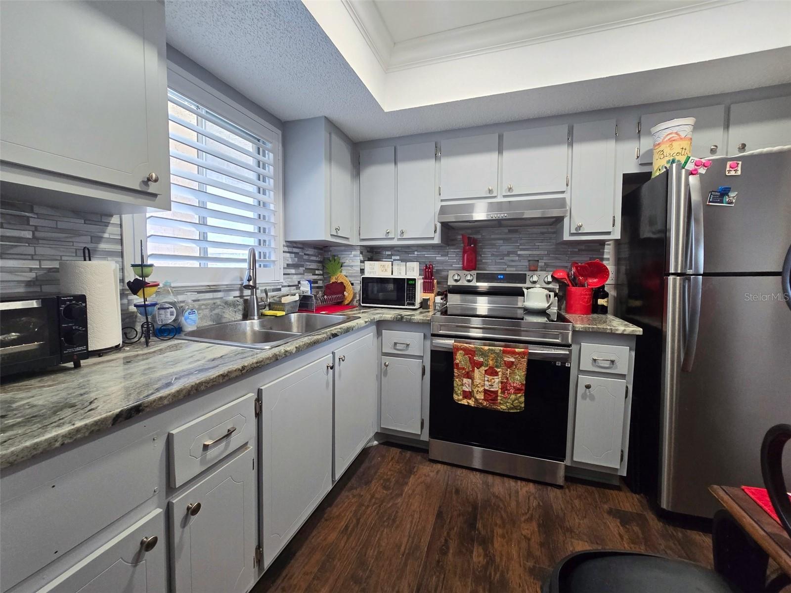 BAYSHORE ON THE LAKE APTS SEC 3 - Residential Lease