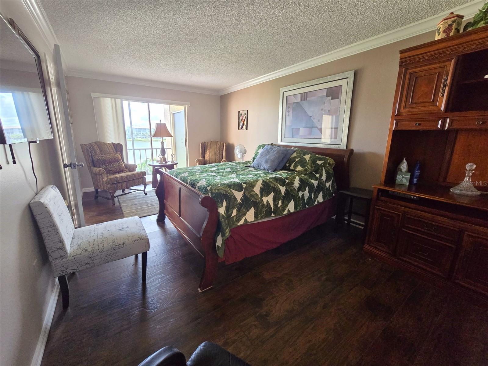 BAYSHORE ON THE LAKE APTS SEC 3 - Residential Lease