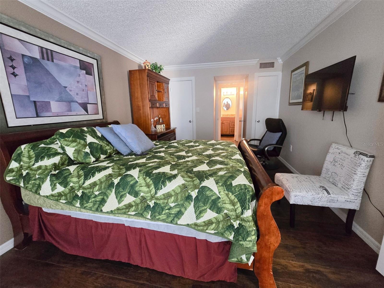 BAYSHORE ON THE LAKE APTS SEC 3 - Residential Lease
