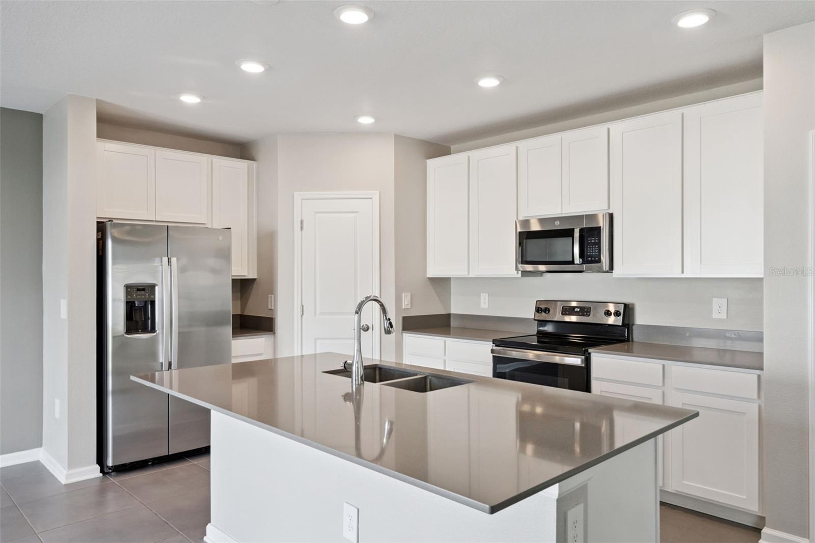 ASTONIA NORTH - Residential Lease