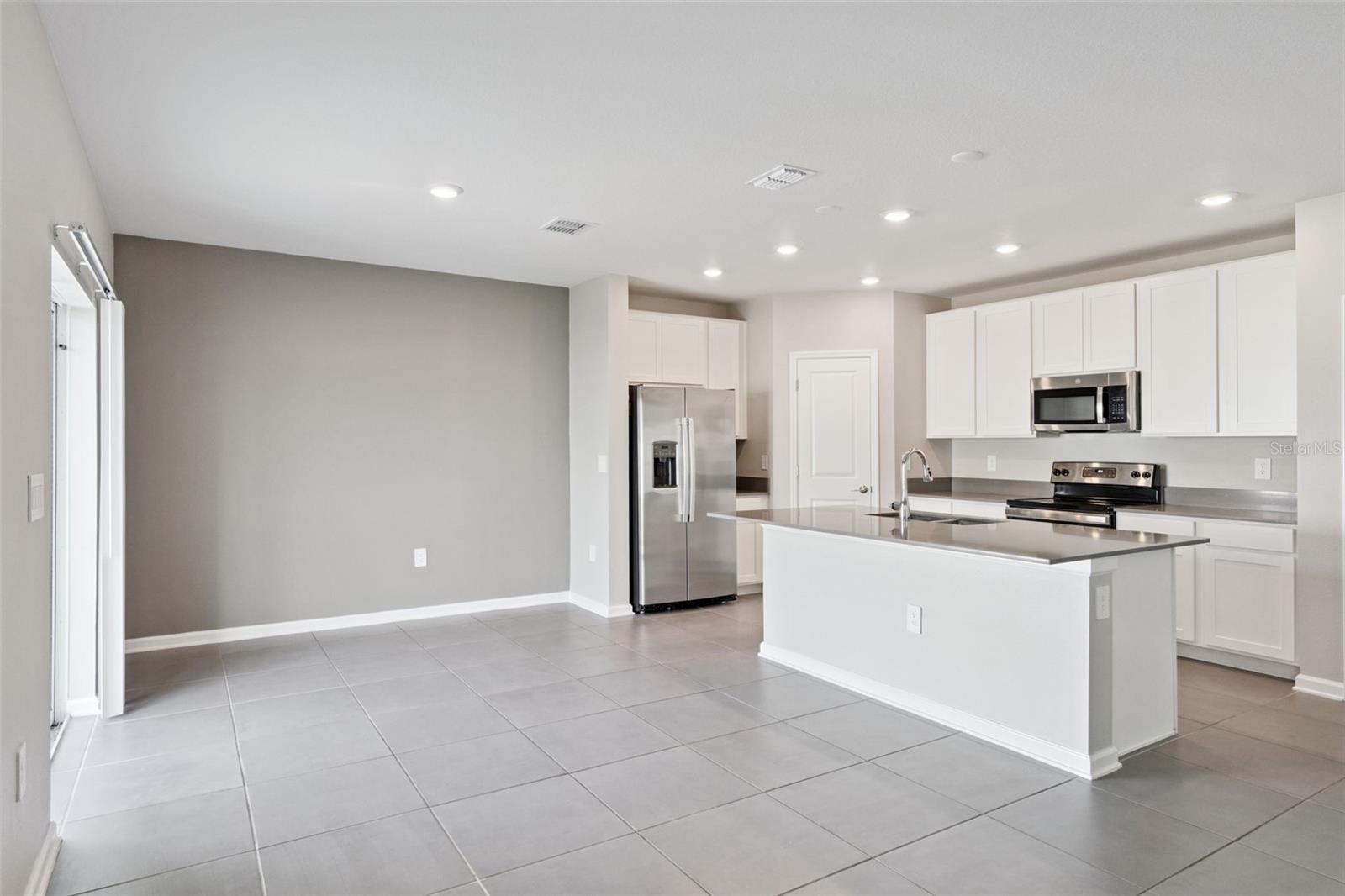 ASTONIA NORTH - Residential Lease