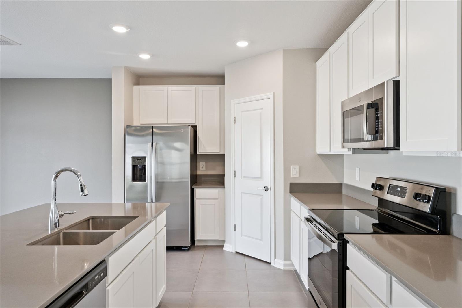 ASTONIA NORTH - Residential Lease