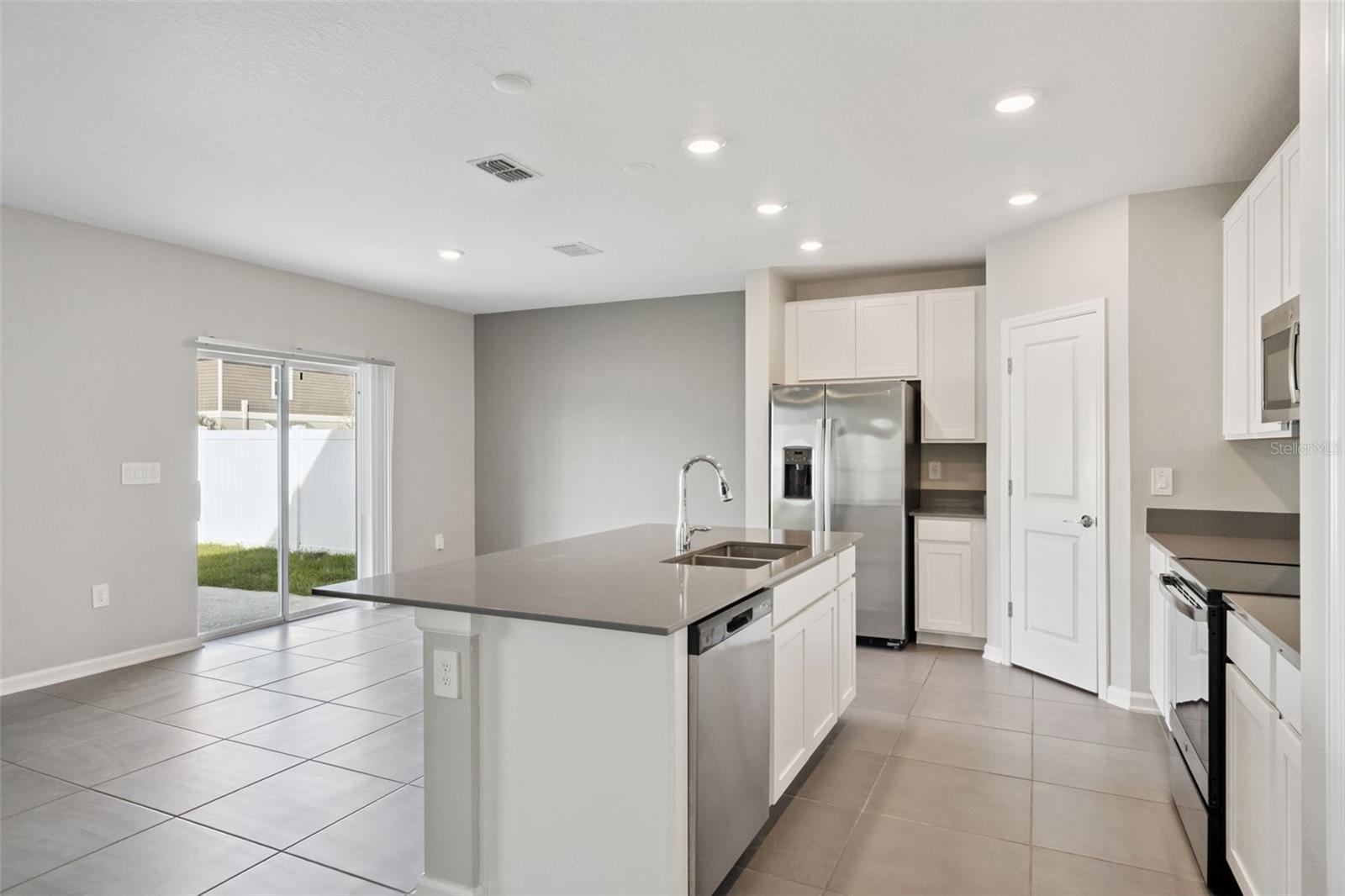 ASTONIA NORTH - Residential Lease