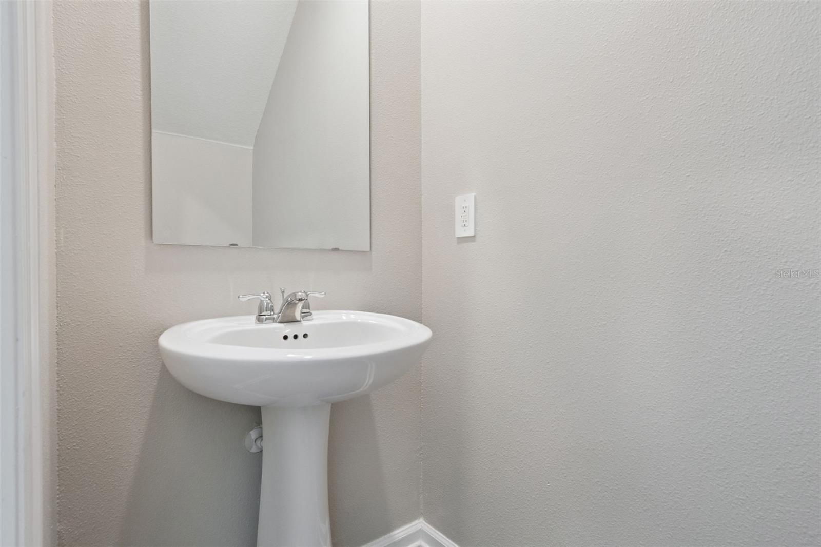 ASTONIA NORTH - Residential Lease