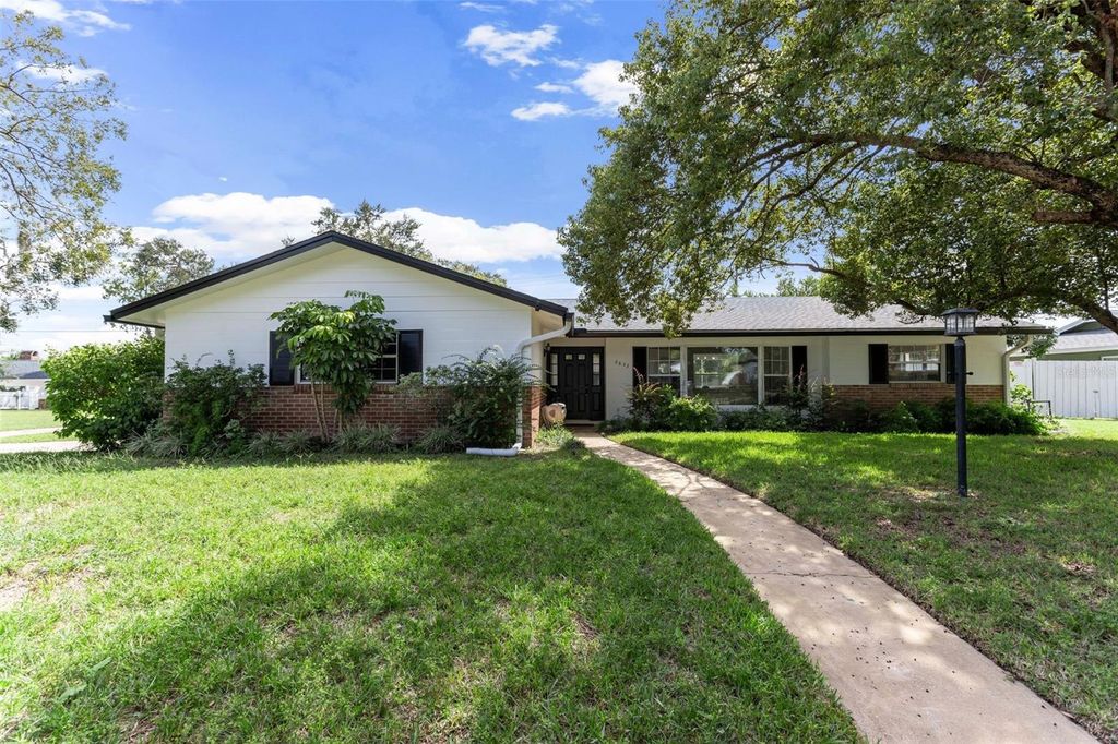 Photo of 2632 Derbyshire Road, Maitland, FL 32751 (MLS # O6349951)