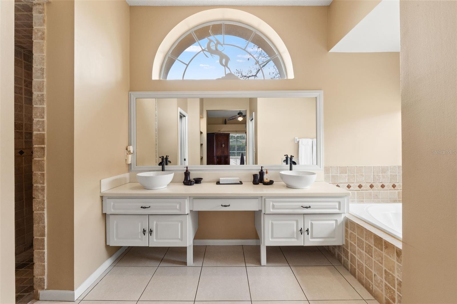 PRISTINE PLACE - Residential