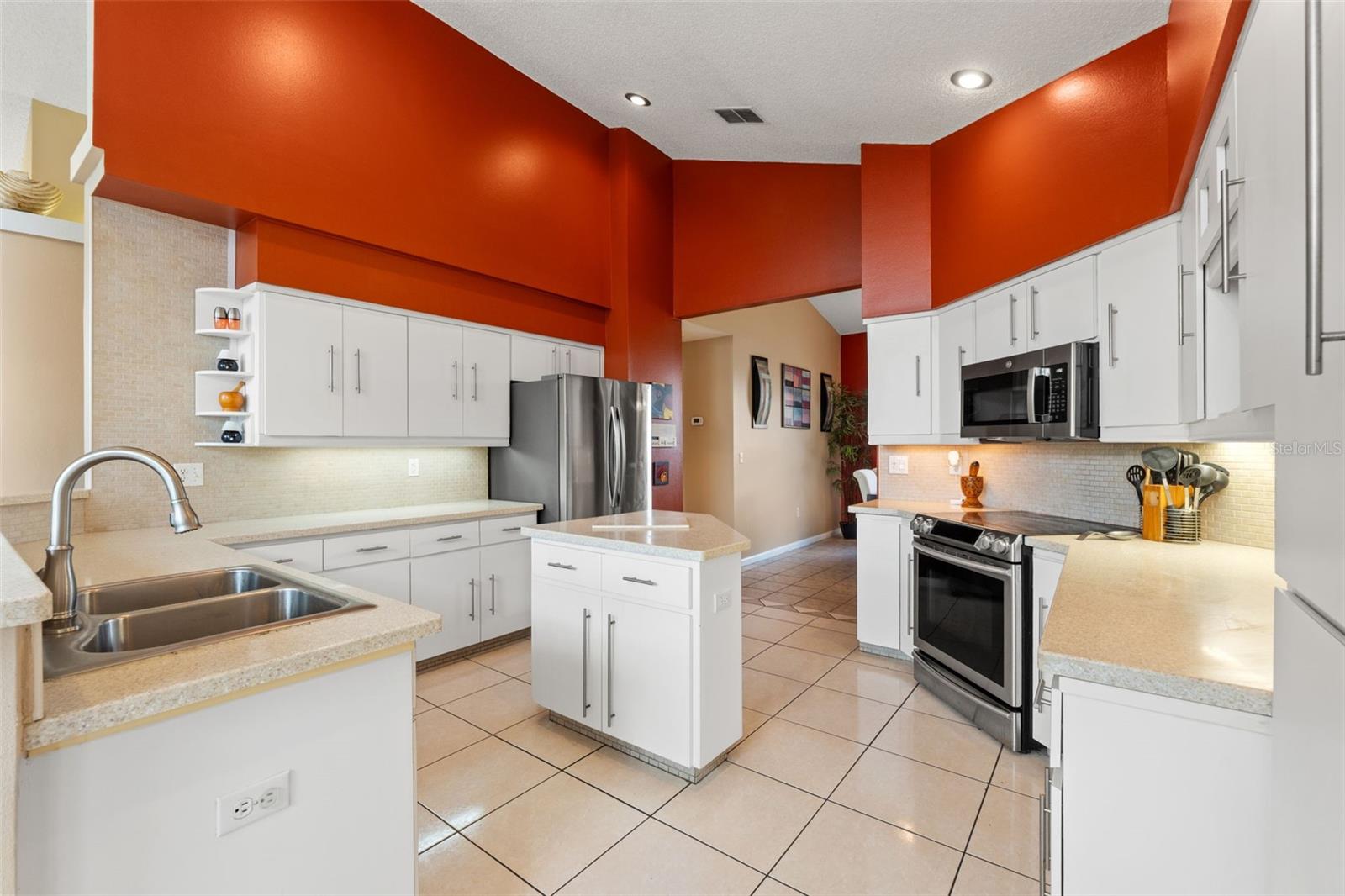 PRISTINE PLACE - Residential