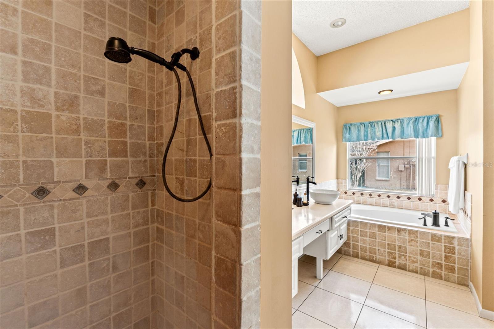 PRISTINE PLACE - Residential