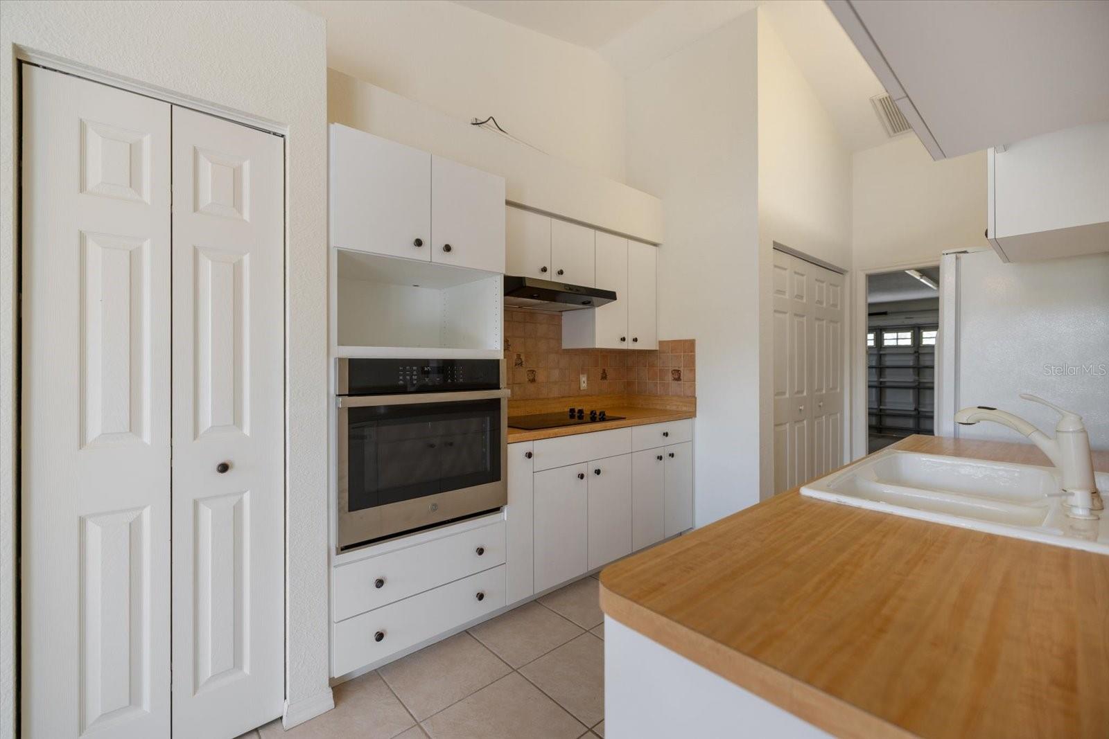 SOUTH VENICE - Residential