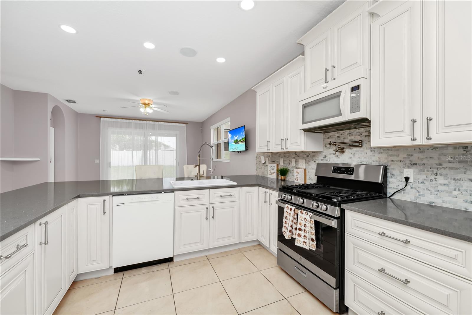 ANDOVER POINT 50 24 - Residential
