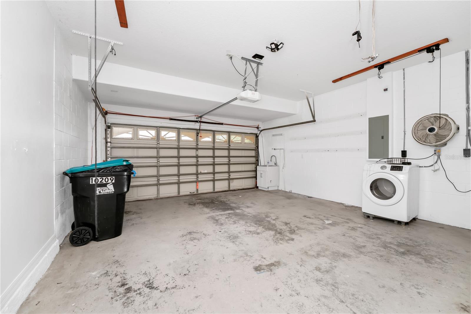 ANDOVER POINT 50 24 - Residential