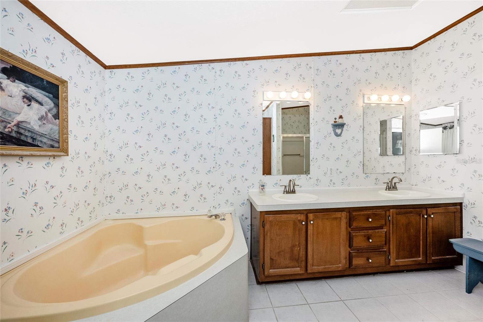 VENETIAN ESTATES - Residential