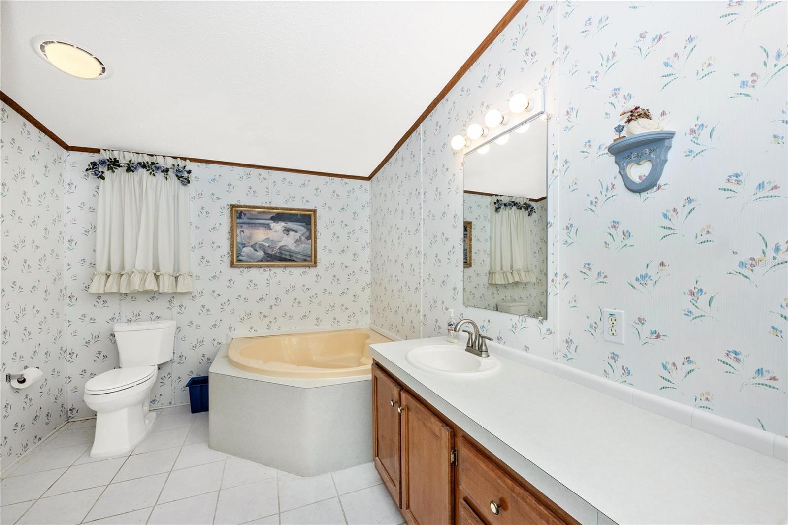 VENETIAN ESTATES - Residential
