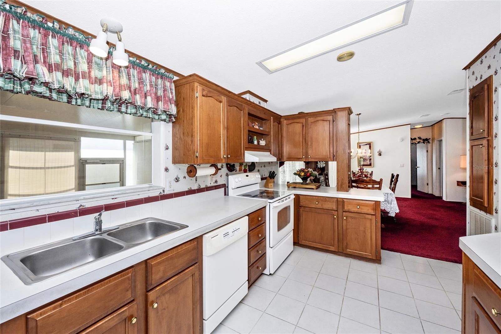 VENETIAN ESTATES - Residential