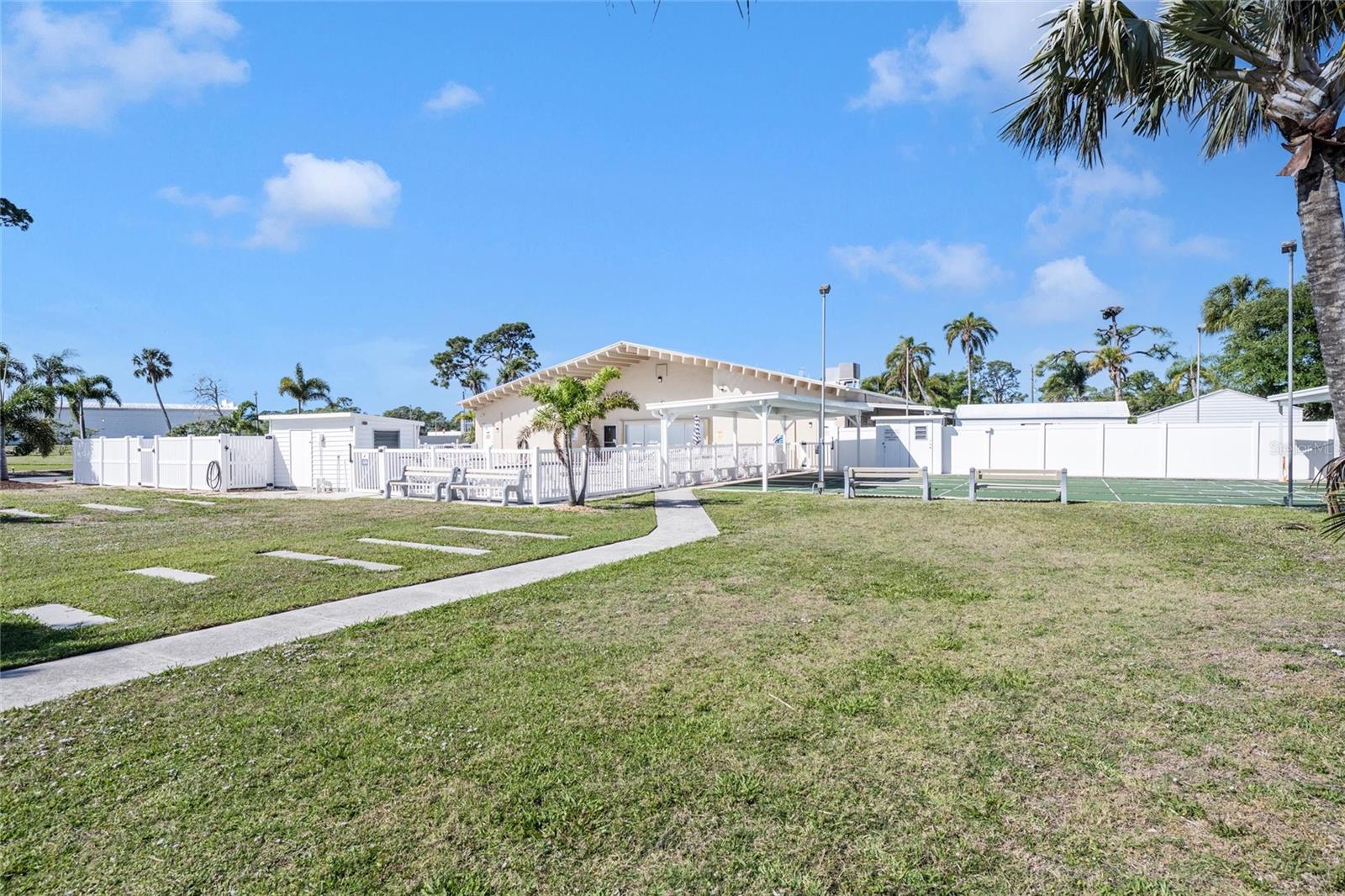 VENETIAN ESTATES - Residential