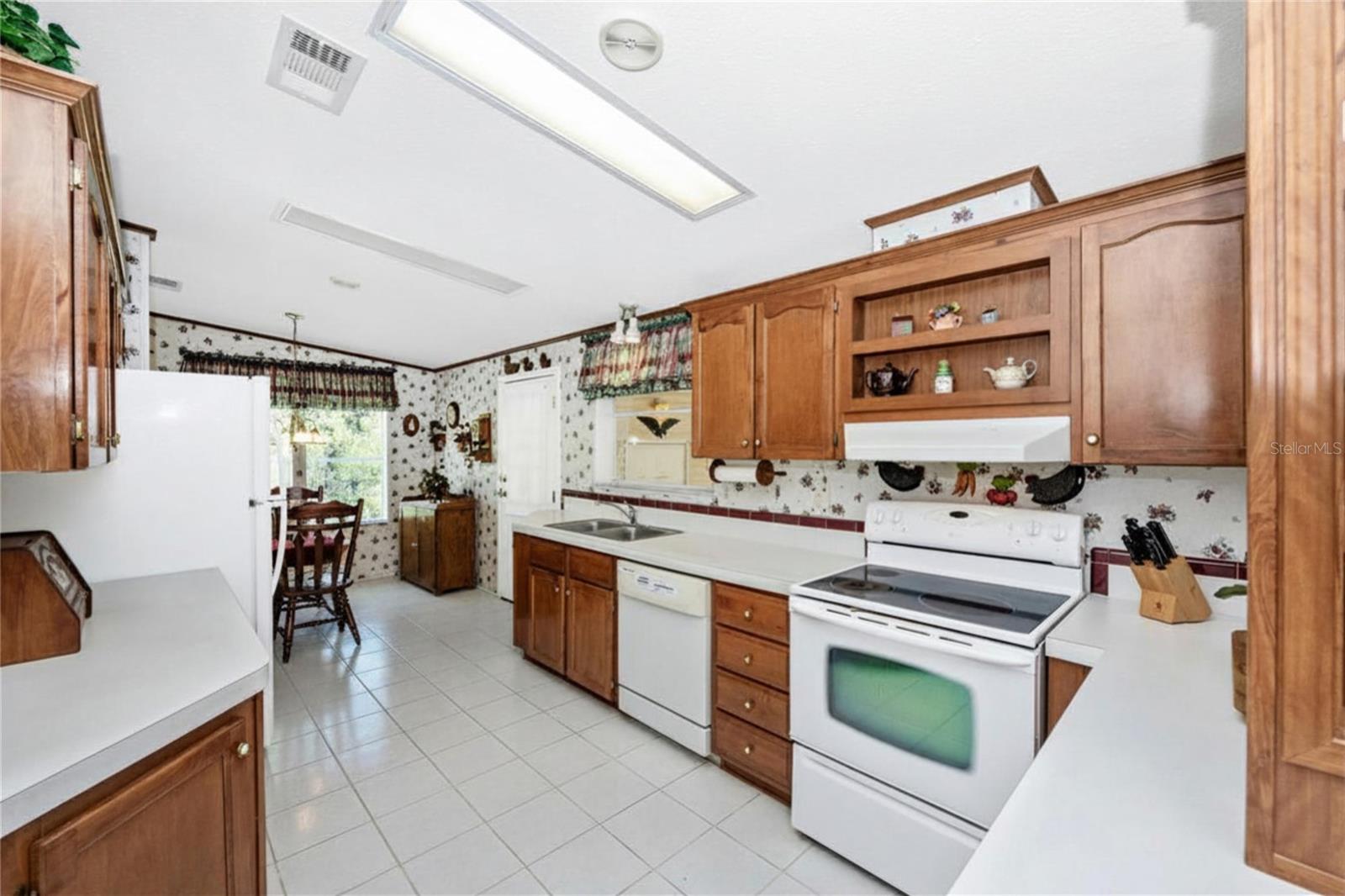 VENETIAN ESTATES - Residential