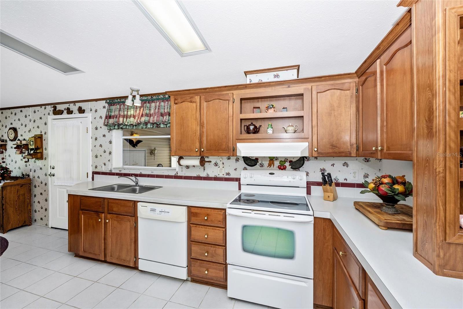 VENETIAN ESTATES - Residential
