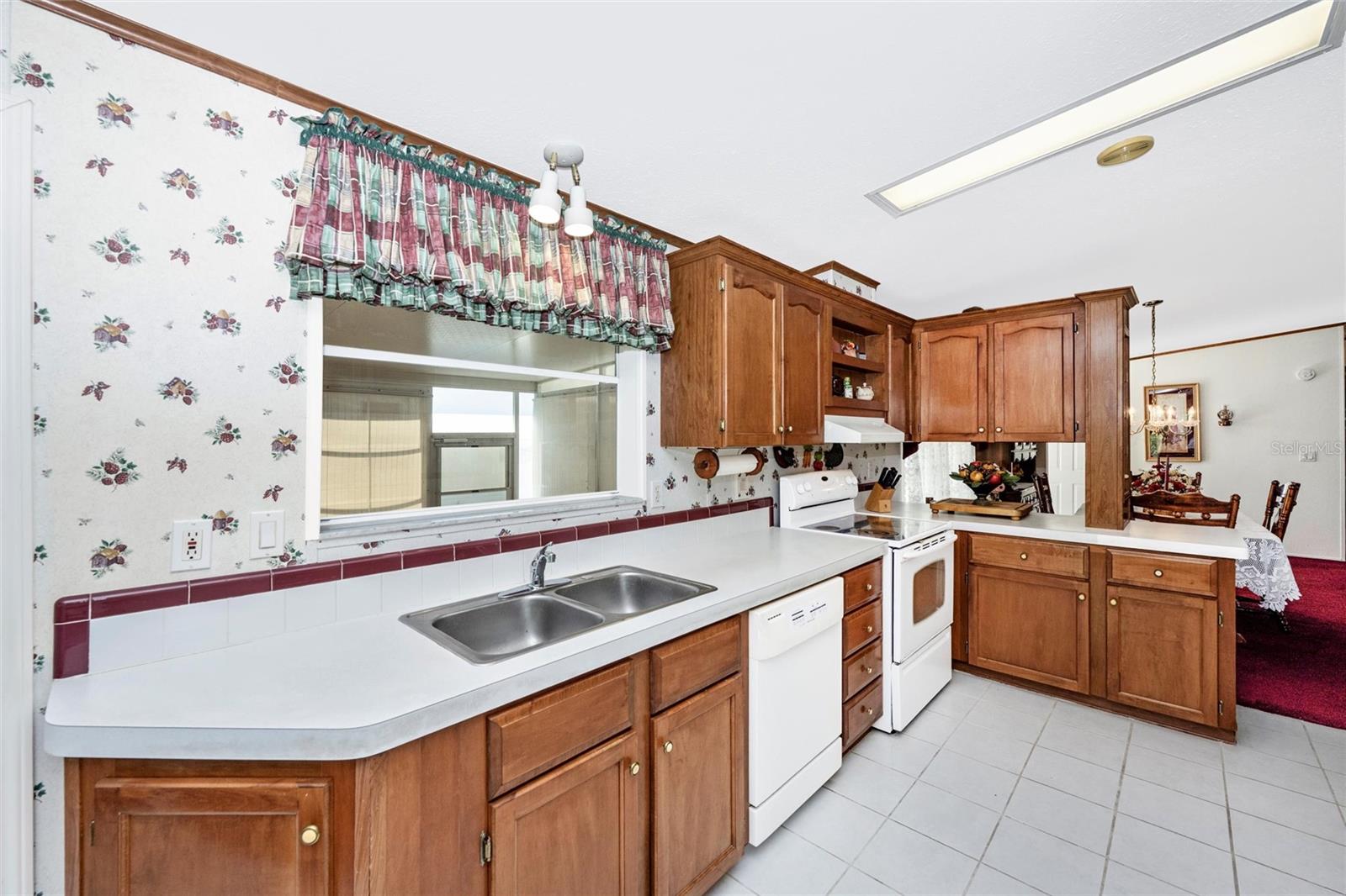 VENETIAN ESTATES - Residential