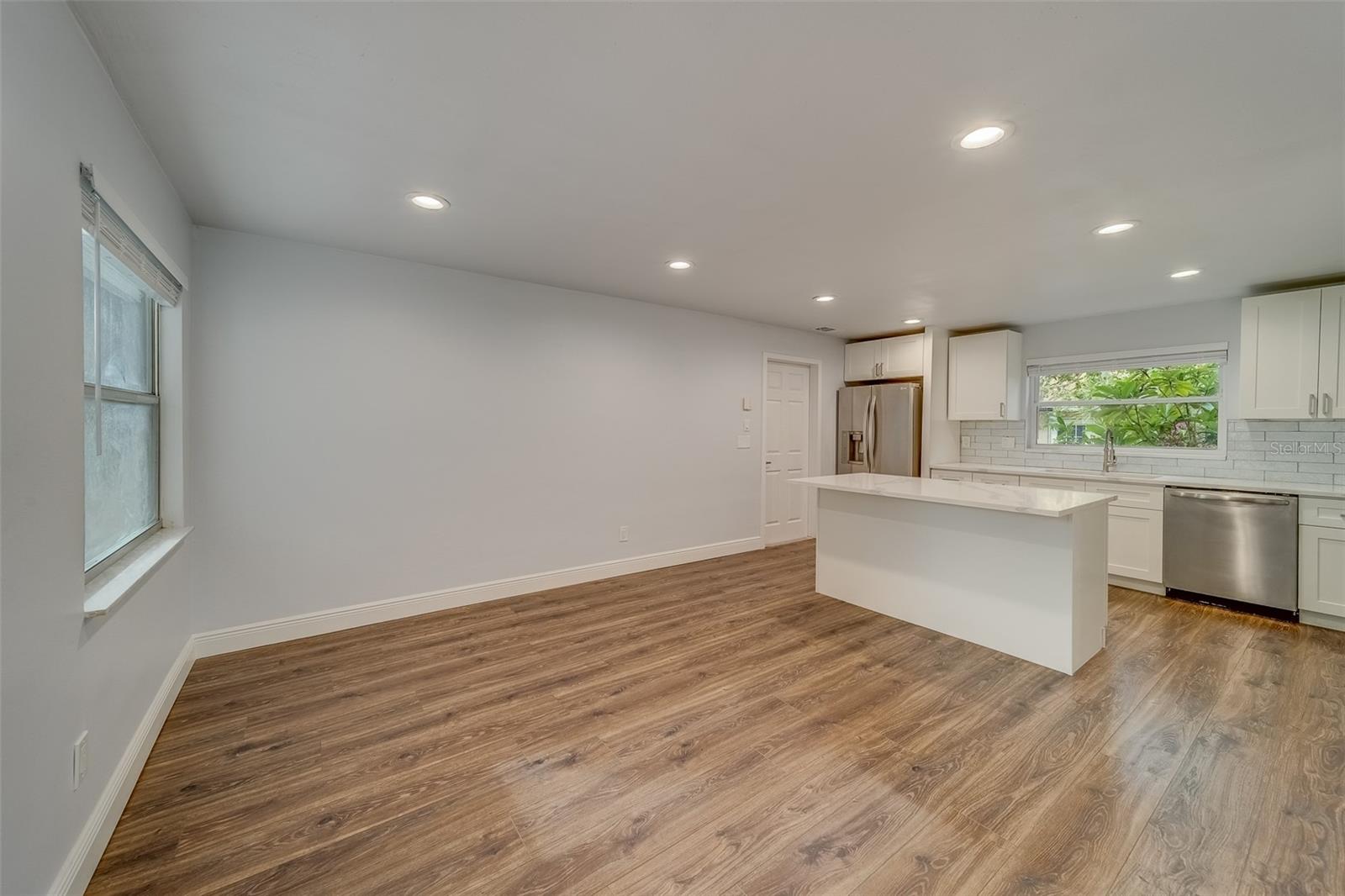 1566 LONG STREET