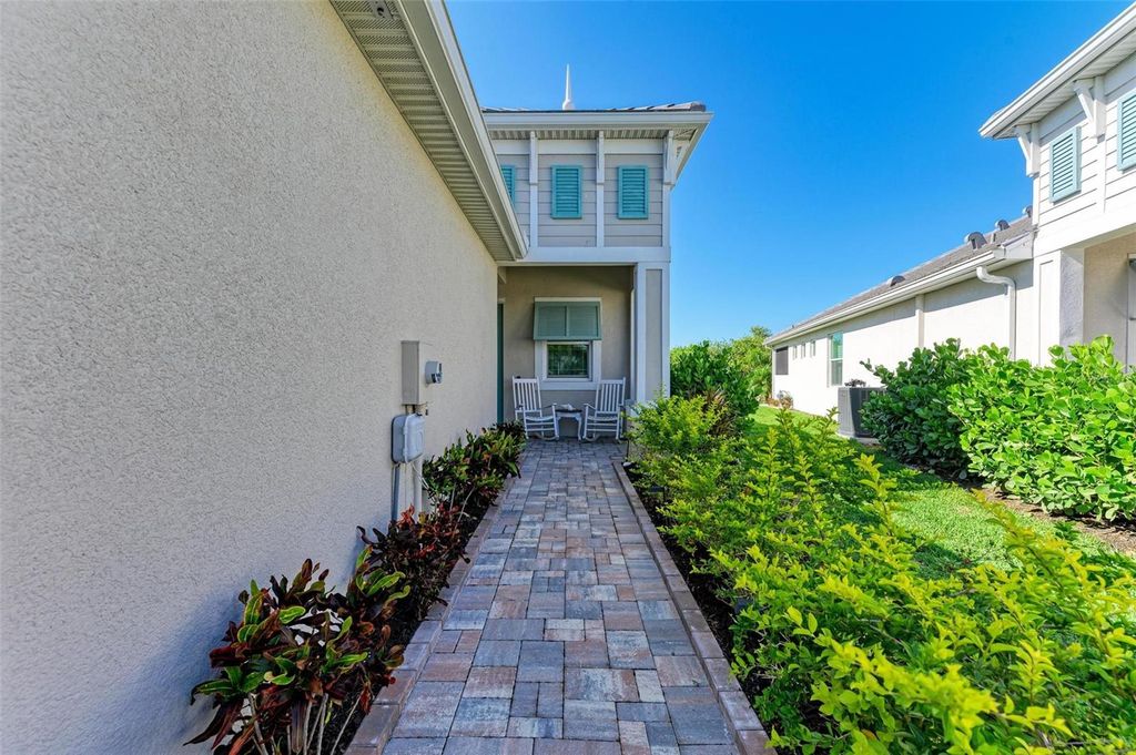 Photo of 10732 Klee Avenue, Bradenton, FL 34212 (MLS # A4658063)