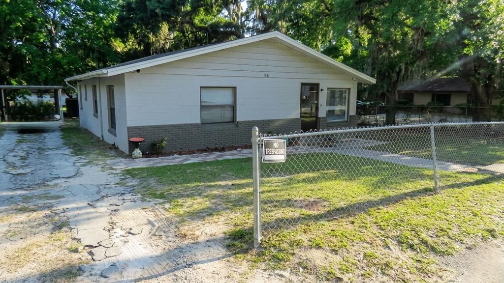 Photo of 1021 Mcnamee Street, Leesburg, FL 34748 (MLS # O6399665)