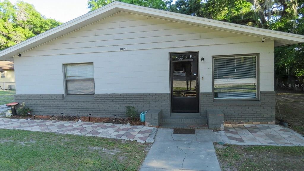 Photo of 1021 Mcnamee Street, Leesburg, FL 34748 (MLS # O6399665)