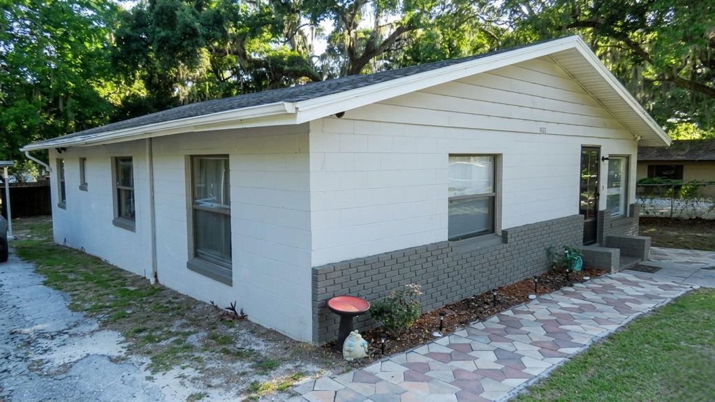 Photo of 1021 Mcnamee Street, Leesburg, FL 34748 (MLS # O6399665)