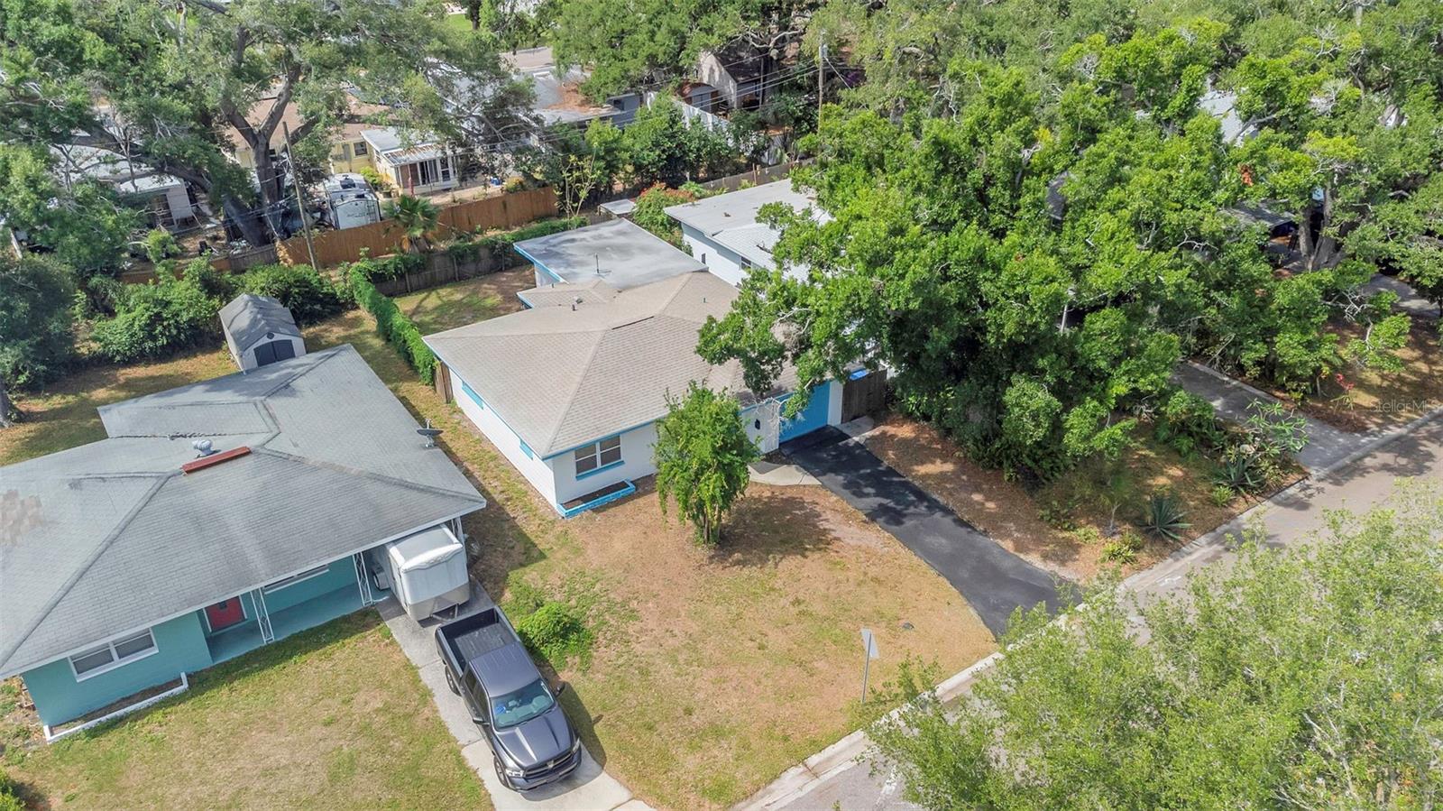 WEST SHADOW LAWN - Residential