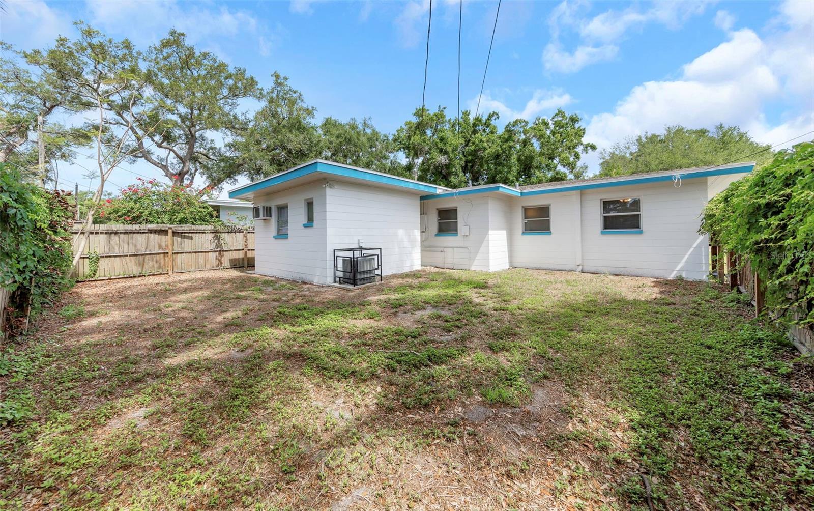 WEST SHADOW LAWN - Residential