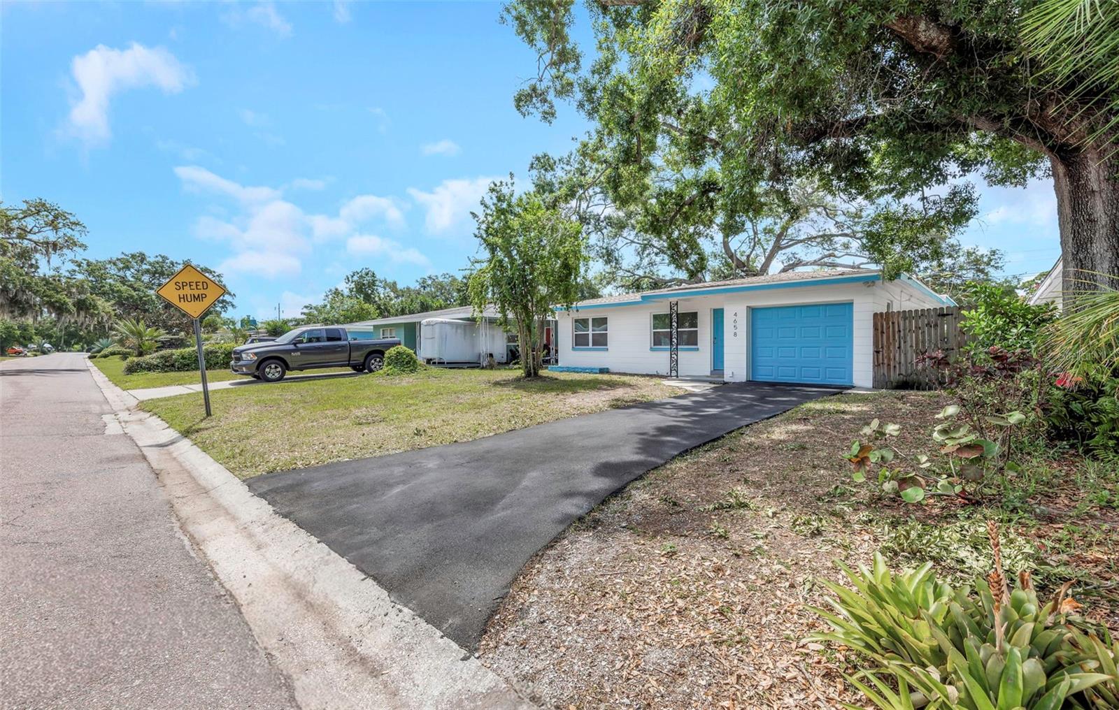 WEST SHADOW LAWN - Residential