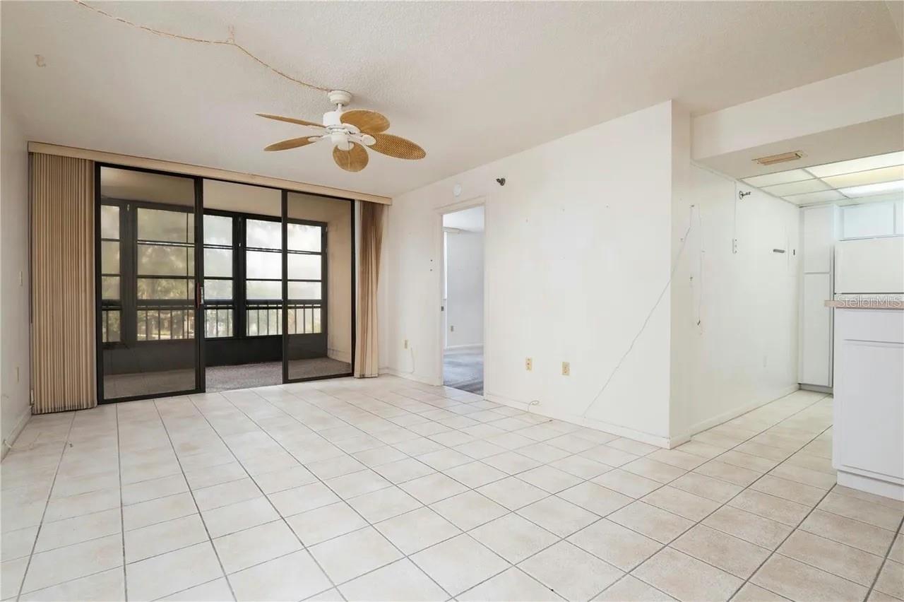 PROMENADES WEST - Residential Lease