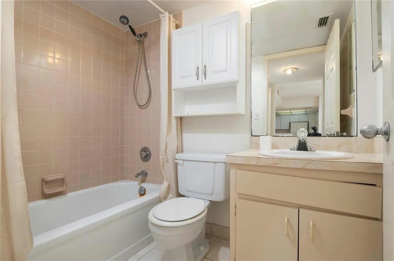 PROMENADES WEST - Residential Lease