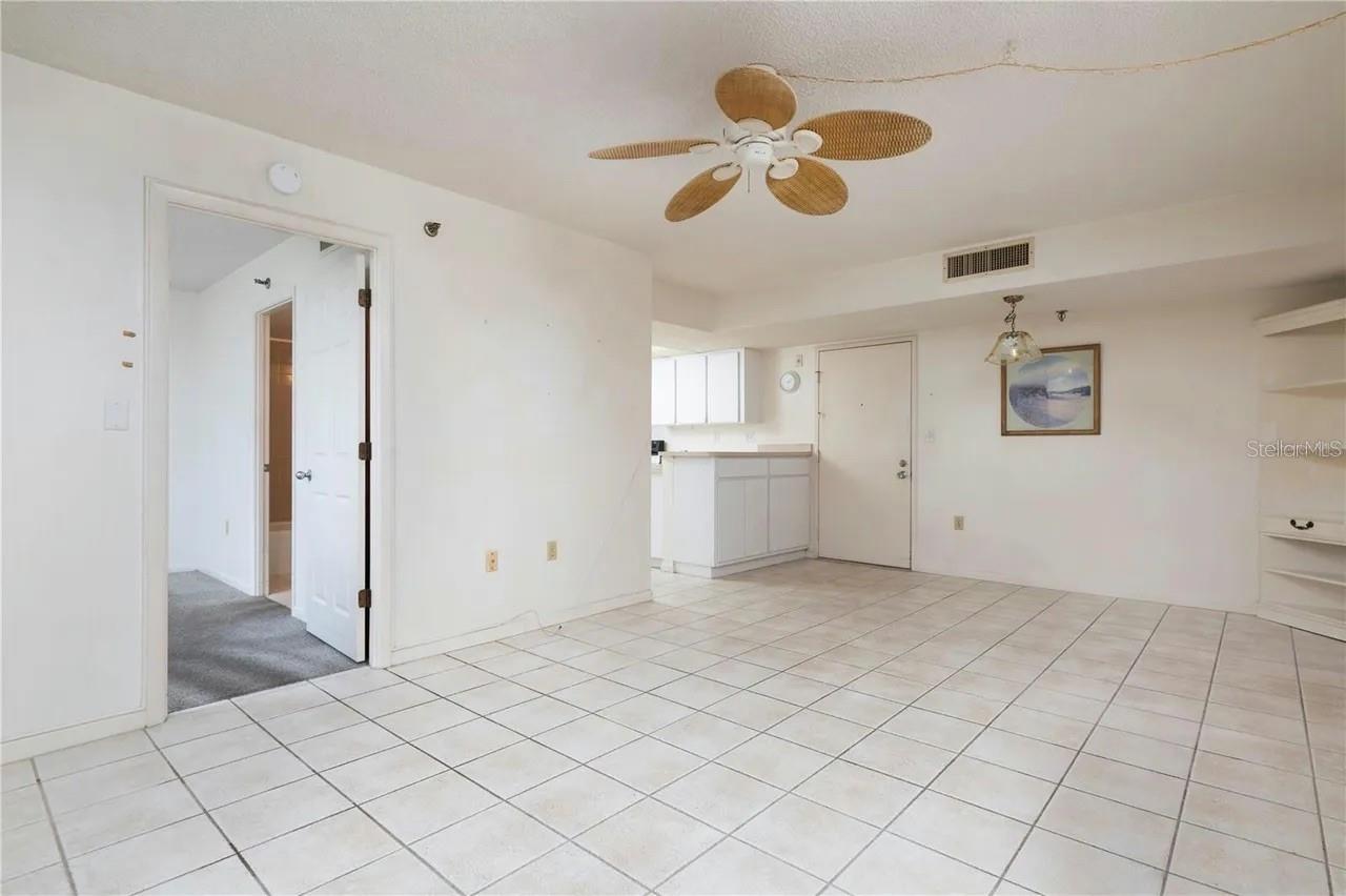 PROMENADES WEST - Residential Lease