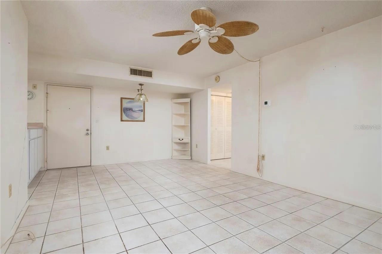 PROMENADES WEST - Residential Lease