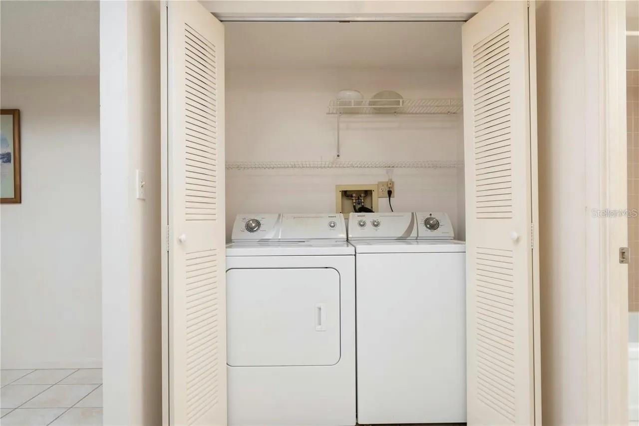 PROMENADES WEST - Residential Lease