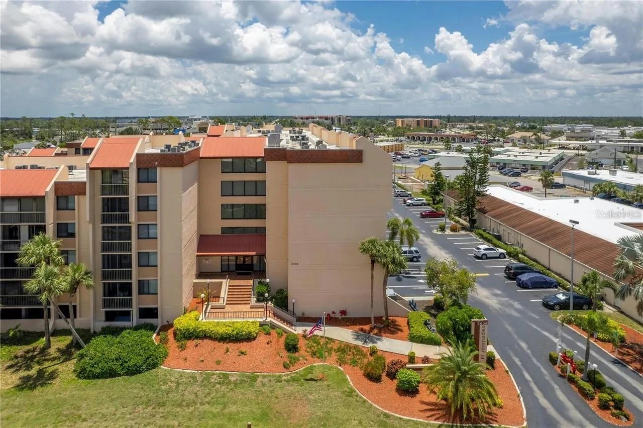 PROMENADES WEST - Residential Lease