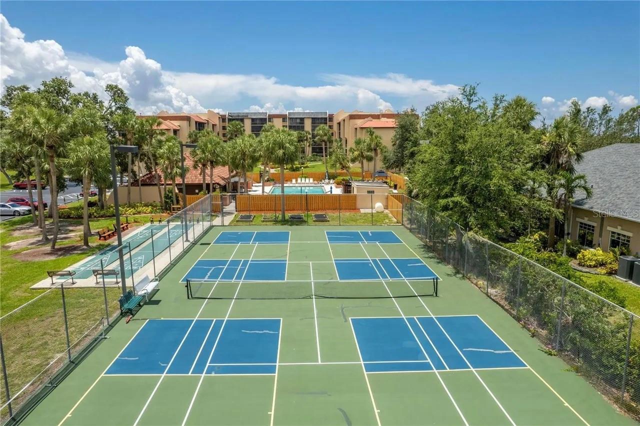 PROMENADES WEST - Residential Lease