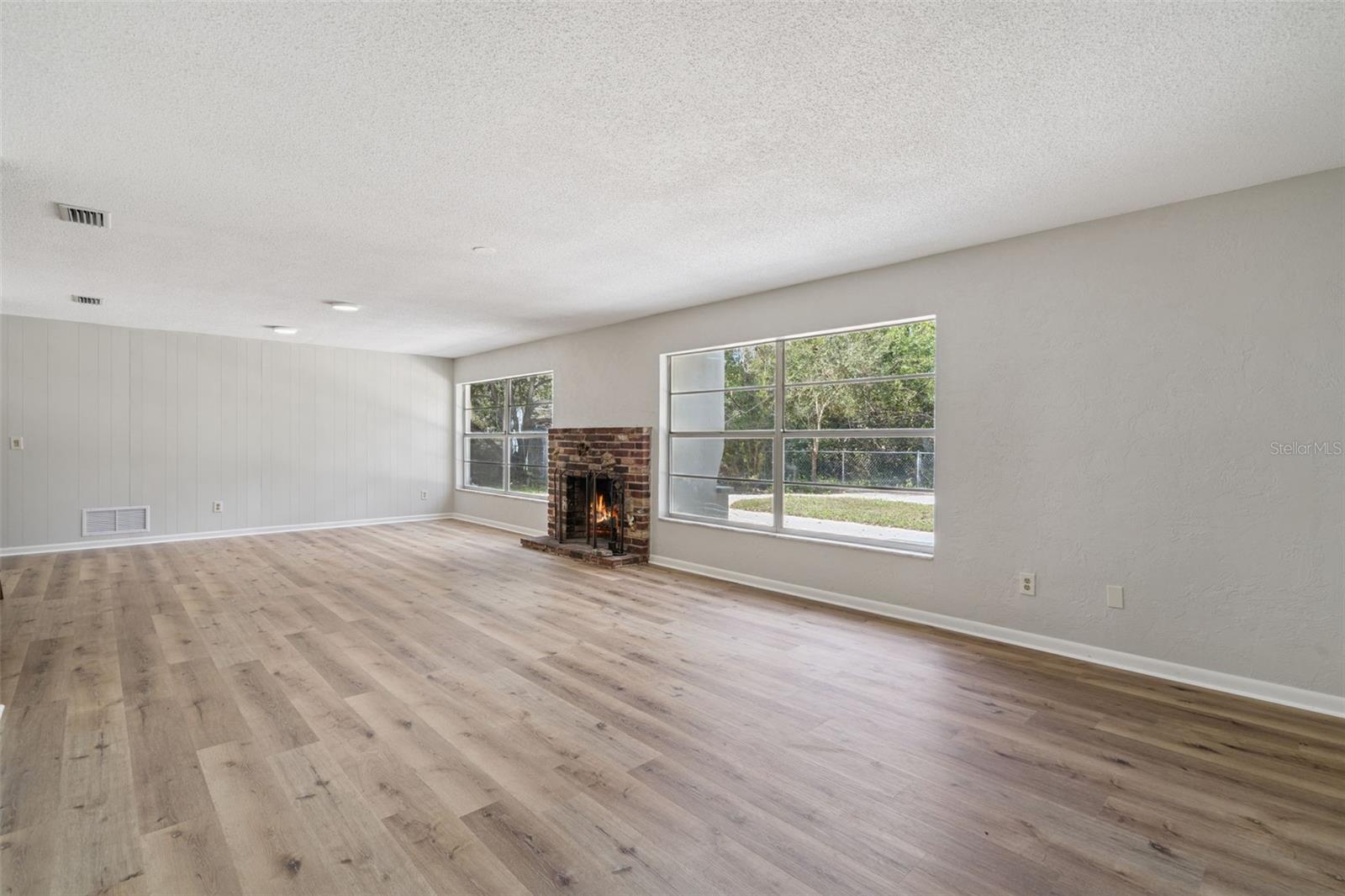 DELTONA LAKES UNIT 08 - Residential