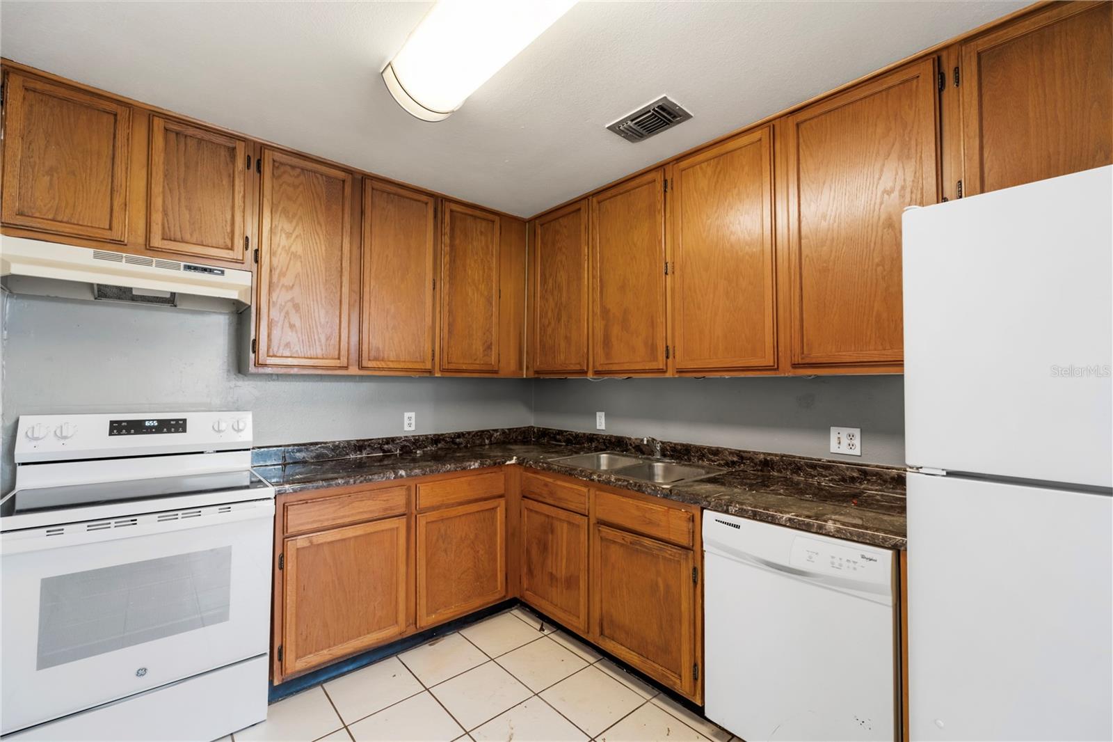 CYPRESS POINTE/LK ORLANDO - Residential Lease