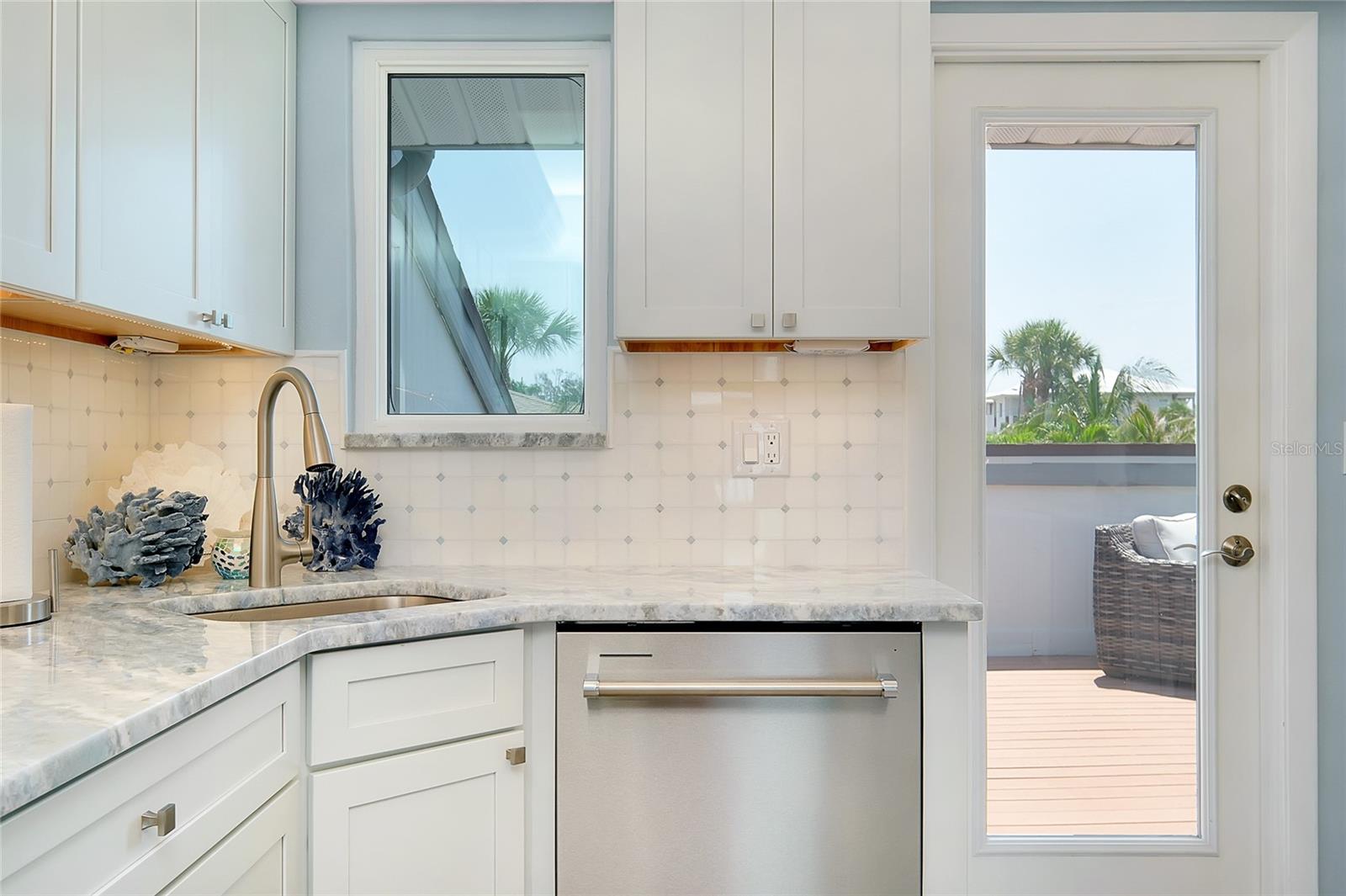 SIESTA SANDS - Residential