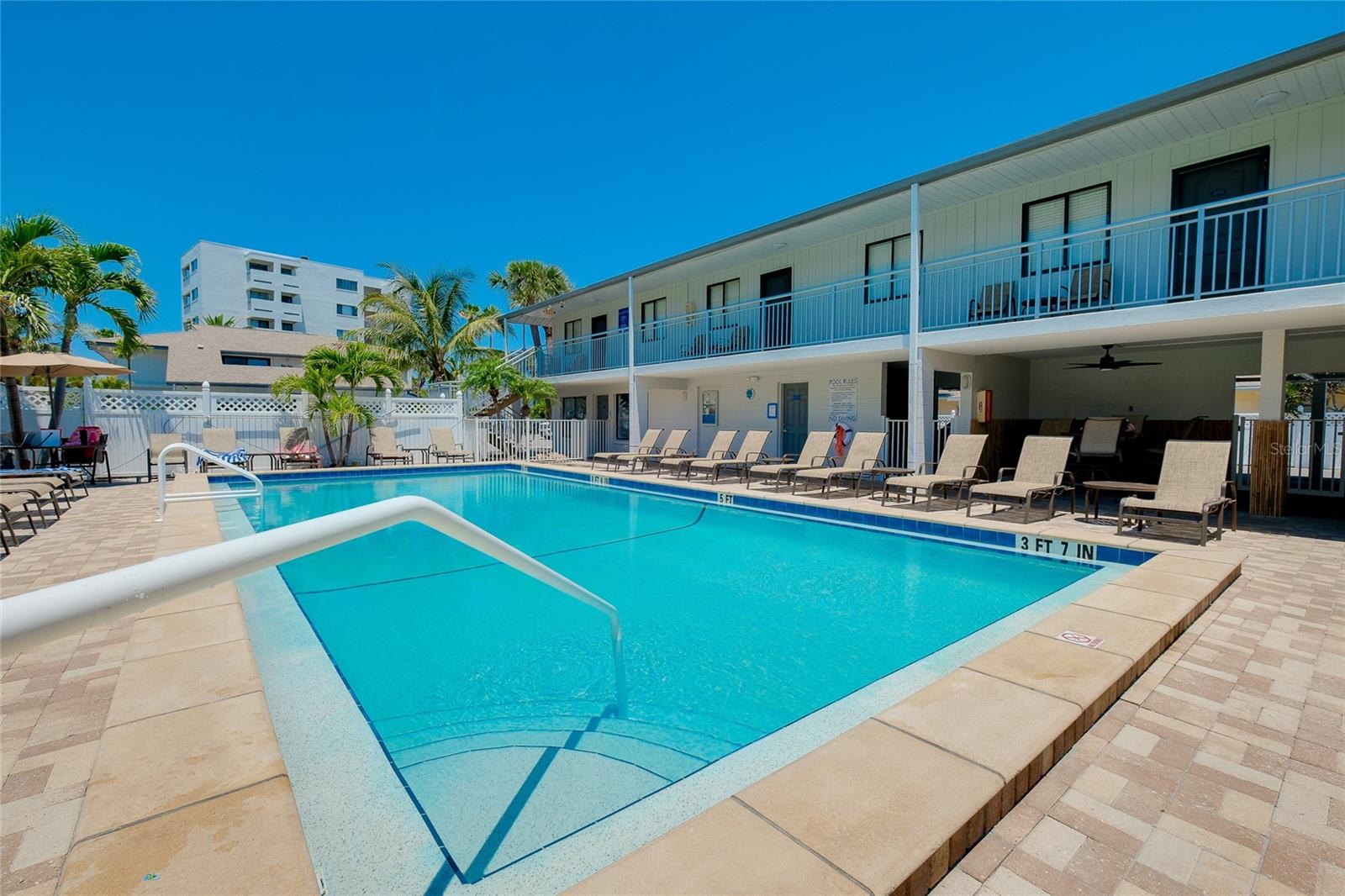 SIESTA SANDS - Residential