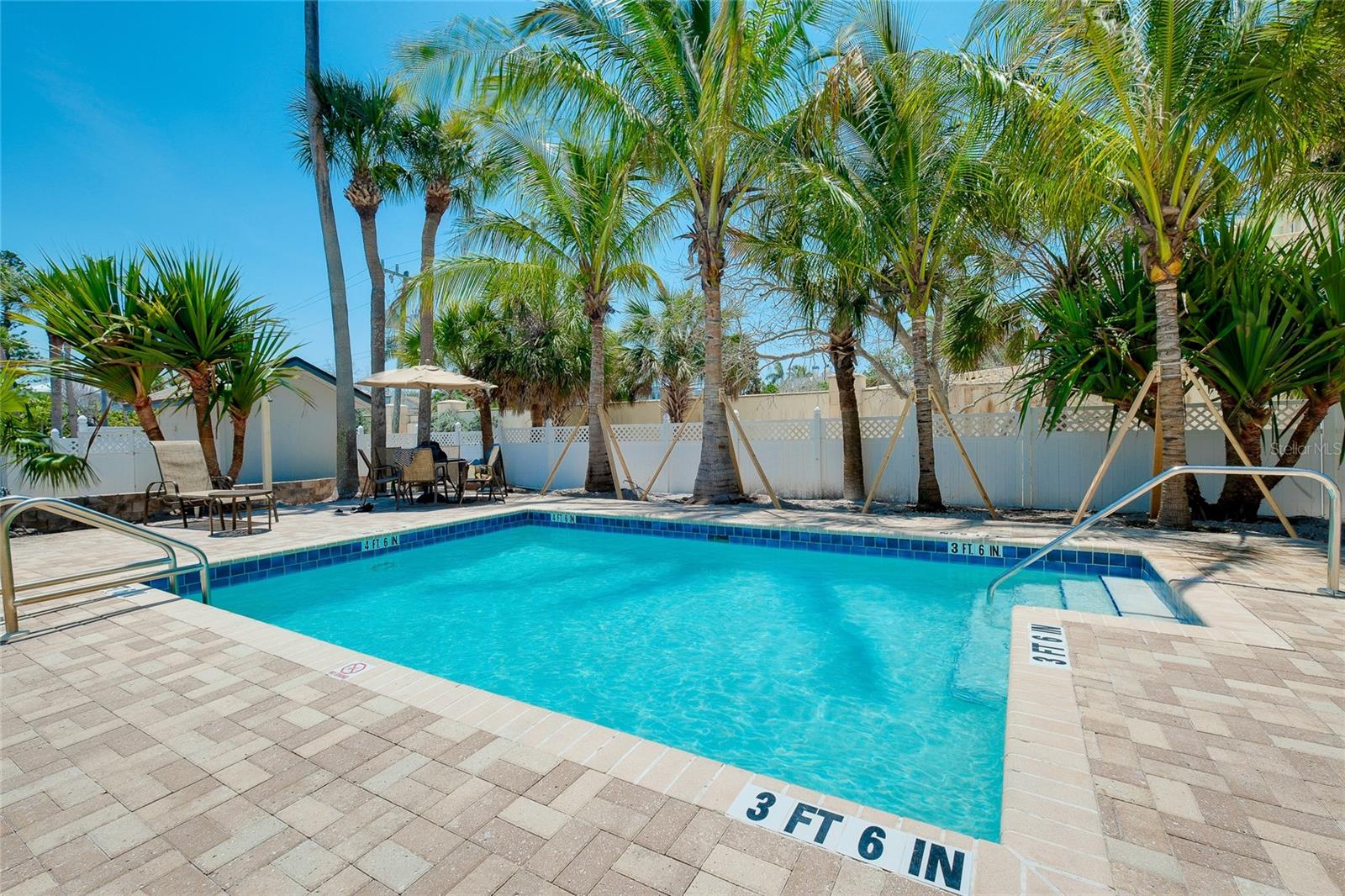 SIESTA SANDS - Residential