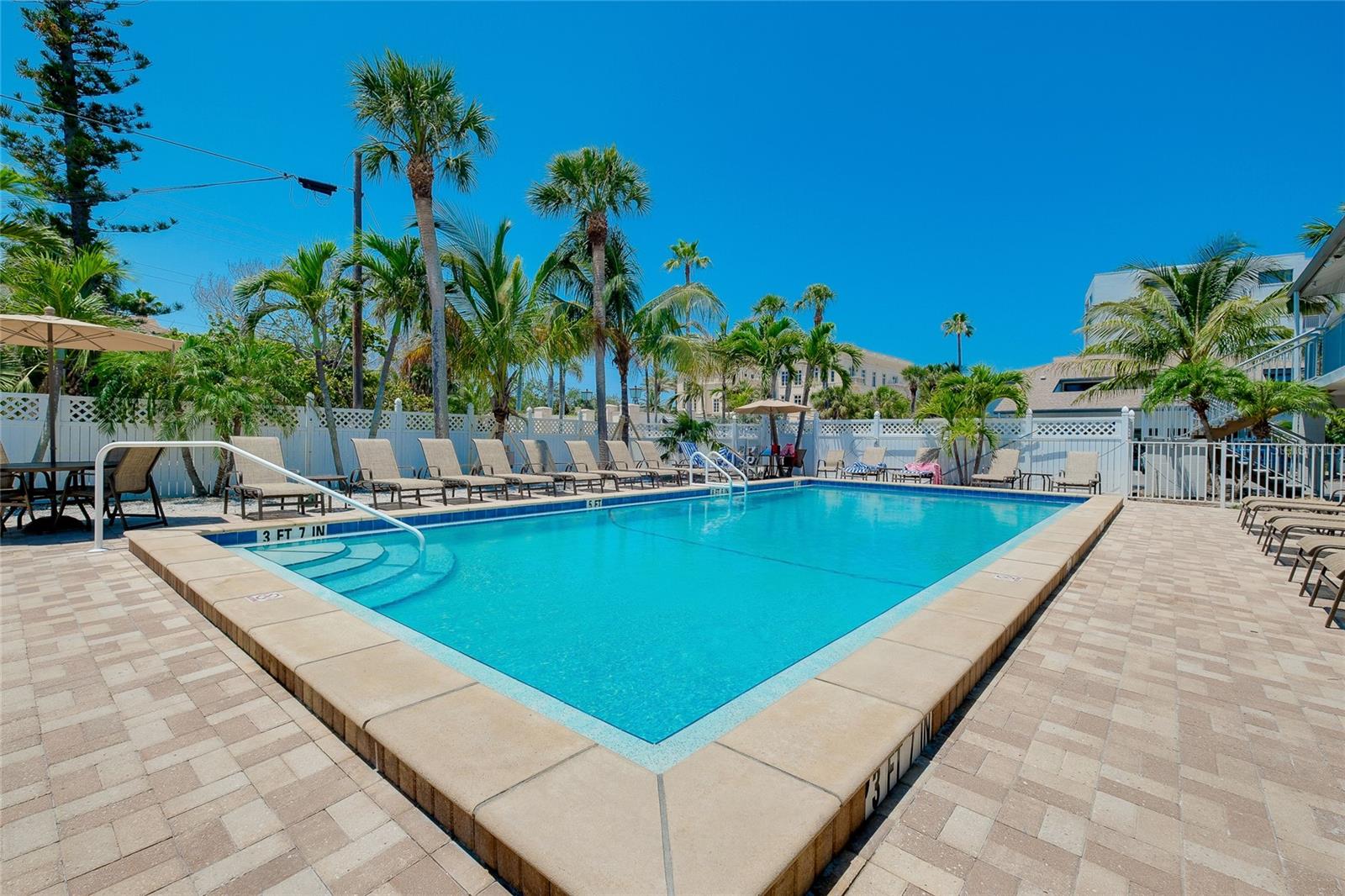 SIESTA SANDS - Residential
