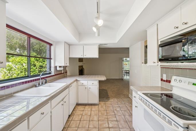 COUNTRY RUN UNIT 1 - Residential